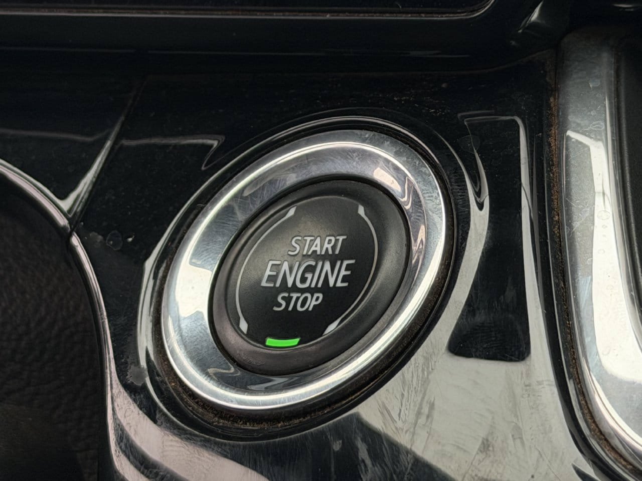 Used 2024 Chevrolet Trax RS FWD image 19