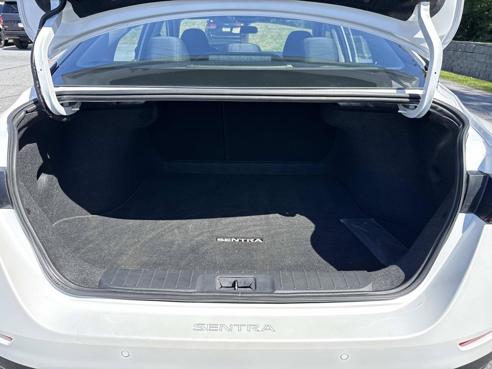 Used 2025 Nissan Sentra SR FWD image 27