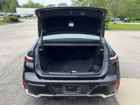 Certified 2024 BMW i7 xDrive60 w/ M Sport Package RWD image 29