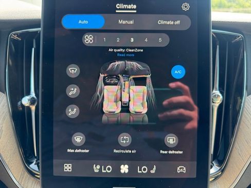 New 2026 Volvo XC60 B5 Core w/ Climate Package image 18