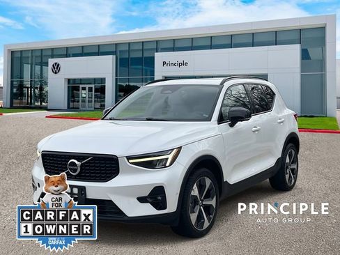 Used 2023 Volvo XC40 B4 Ultimate image 1