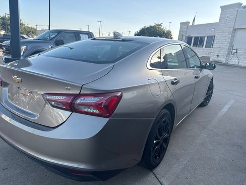 Used 2022 Chevrolet Malibu LT FWD image 4