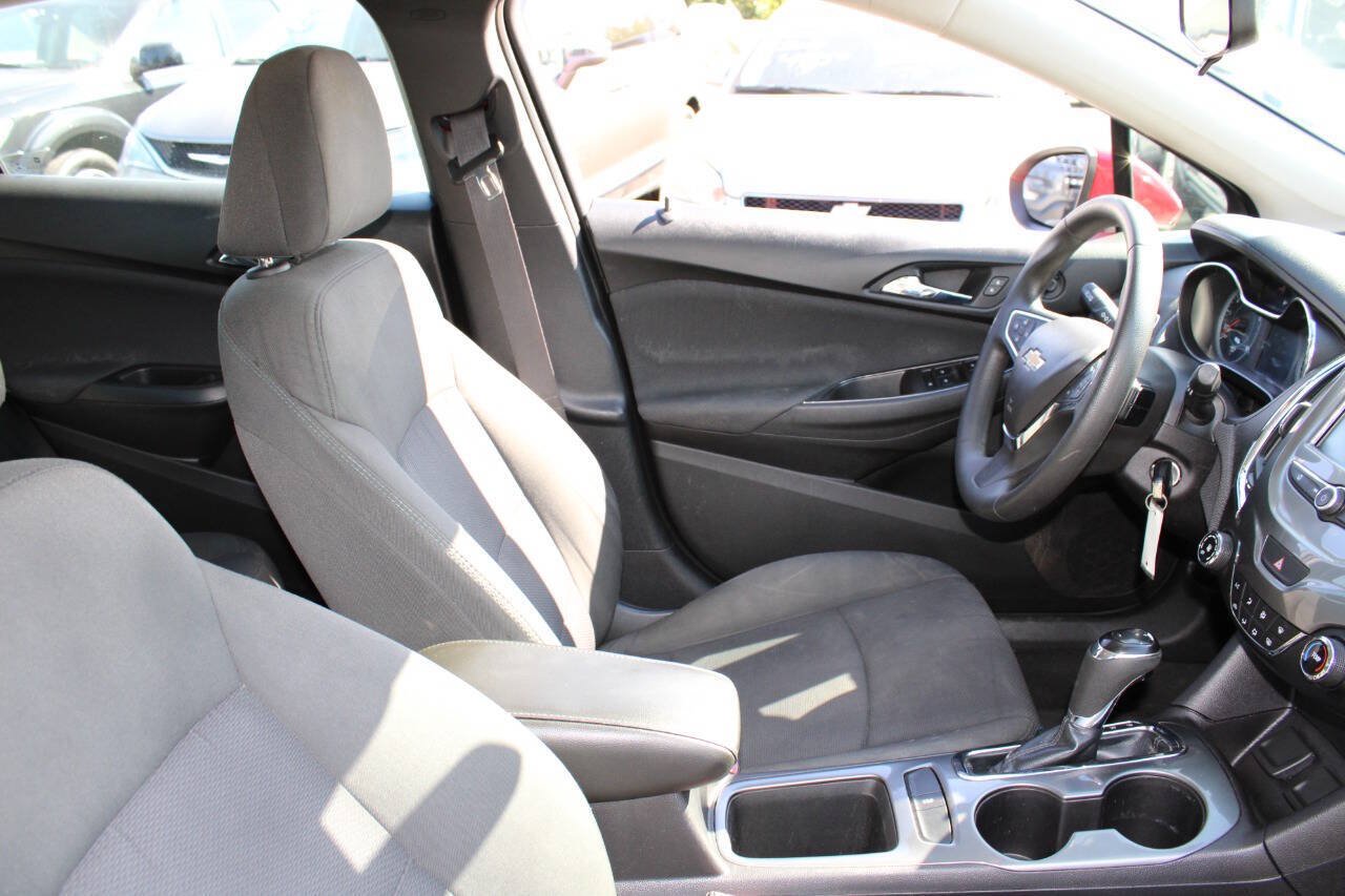 Used 2017 Chevrolet Cruze LT FWD image 12