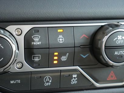 New 2025 Jeep Gladiator Mojave w/ Convenience Group