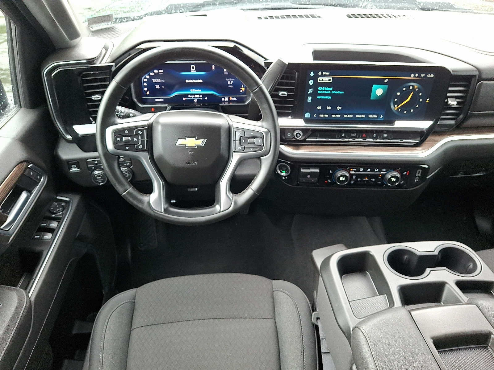 Used 2025 Chevrolet Silverado 2500 LT w/ Convenience Package AWD/4WD image 11