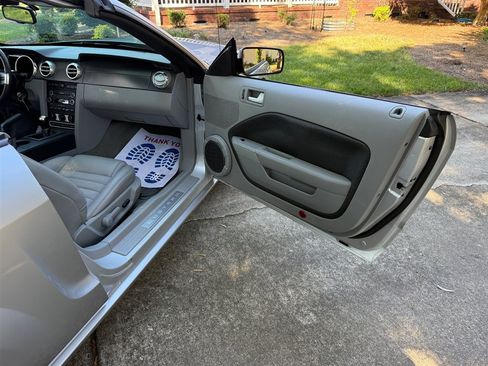 Used 2009 Ford Mustang GT RWD image 55