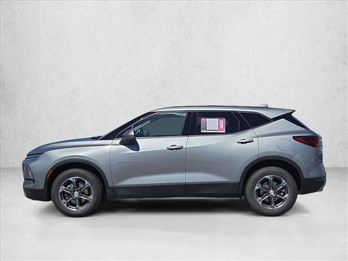 Used 2025 Chevrolet Blazer LT FWD image 9