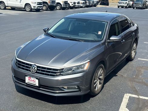 Used 2018 Volkswagen Passat 2.0T SE FWD image 83