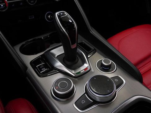 Used 2024 Alfa Romeo Giulia Veloce image 34