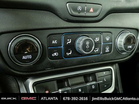 Used 2024 GMC Terrain SLE w/ Driver Convenience Package FWD image 15