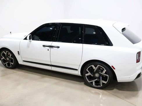 Used 2025 Rolls-Royce Cullinan Black Badge AWD/4WD image 8