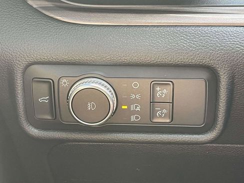 Used 2020 Ford Explorer Limited image 28