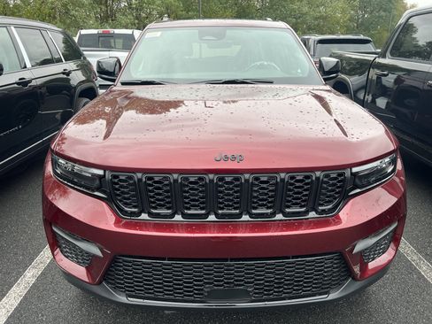 New 2025 Jeep Grand Cherokee Altitude image 3