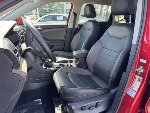 Used 2022 Volkswagen Taos SEL w/ Panoramic Sunroof Package image 15