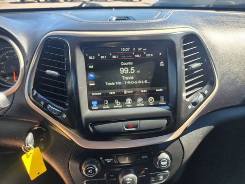 Used 2017 Jeep Cherokee Latitude image 24