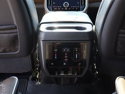 Used 2026 GMC Yukon Denali Ultimate AWD/4WD image 27