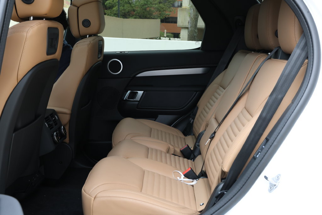 New 2026 Land Rover Discovery Limited Edition AWD/4WD image 33