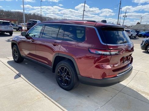 Used 2022 Jeep Grand Cherokee L Laredo w/ Luxury Tech Group I image 10