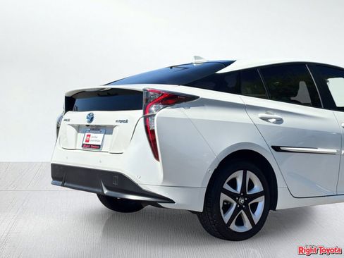 Certified 2017 Toyota Prius Three Touring FWD image 11