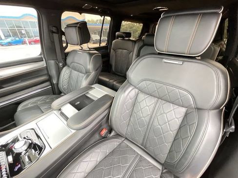 Used 2023 Jeep Grand Wagoneer Series III AWD/4WD image 15