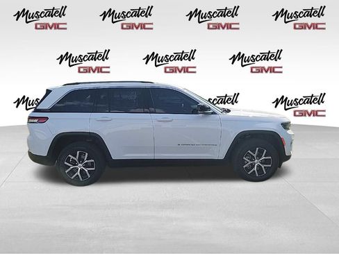 Used 2023 Jeep Grand Cherokee Limited w/ Trailer Tow Prep Group (B) AWD/4WD image 3