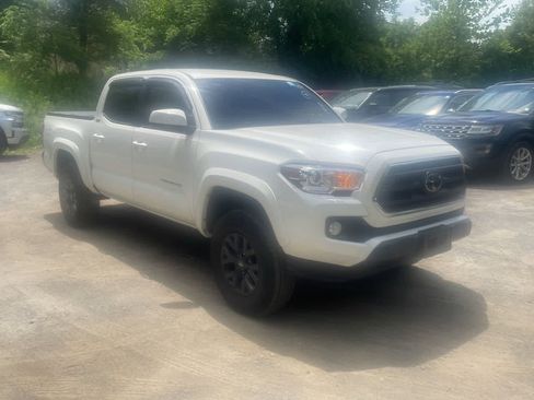 Used 2023 Toyota Tacoma SR5 AWD/4WD image 12