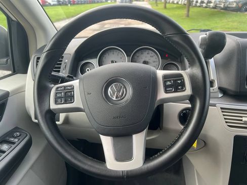 Used 2012 Volkswagen Routan SE FWD image 21