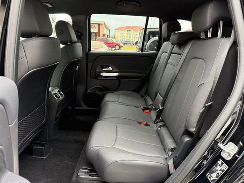 Used 2025 Mercedes-Benz GLB 250 4MATIC image 4