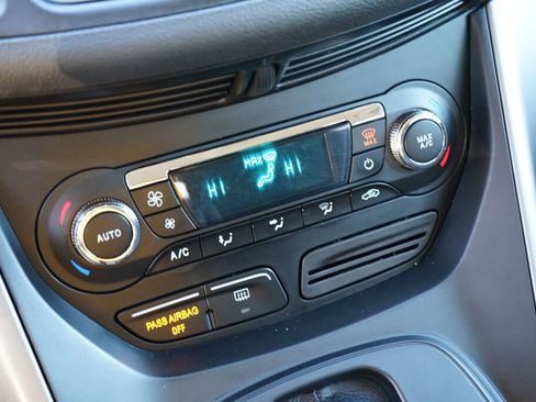 Used 2015 Ford Escape SE w/ SE Chrome Package image 25