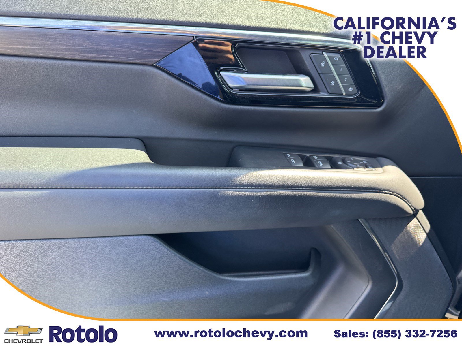 Used 2025 Chevrolet Suburban LT RWD image 18