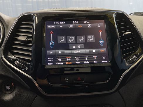 Certified 2019 Jeep Cherokee Limited image 17