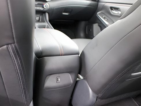 Used 2025 Nissan Sentra SR w/ SR Premium Package image 20