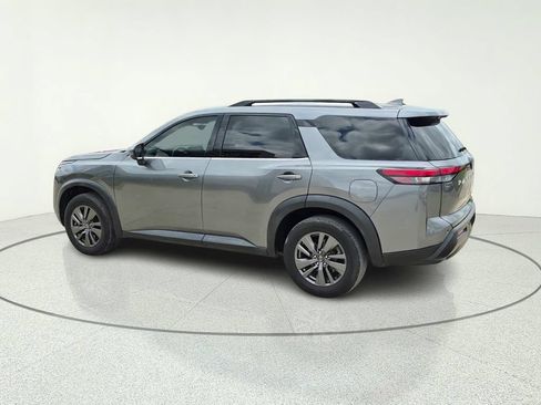 Used 2022 Nissan Pathfinder SV FWD image 4
