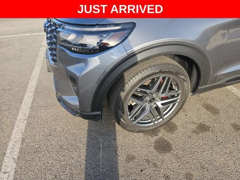 Used 2025 Ford Explorer ST-Line w/ Premium Package RWD image 3