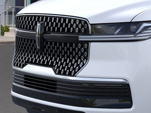 New 2026 Lincoln Navigator L Reserve AWD/4WD image 17