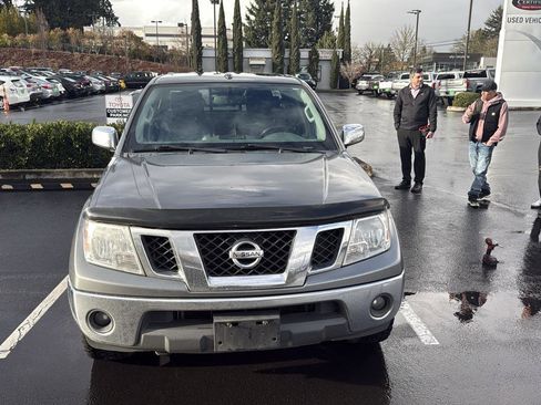 Used 2016 Nissan Frontier SL image 2