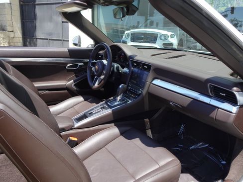 Used 2019 Porsche 911 Carrera image 17