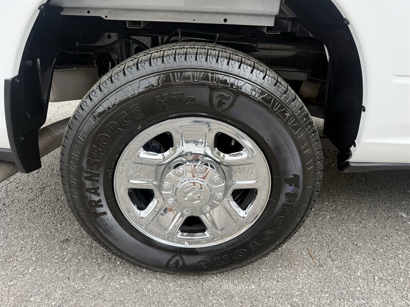 Used 2022 RAM 2500 Tradesman w/ Chrome Appearance Group RWD image 28
