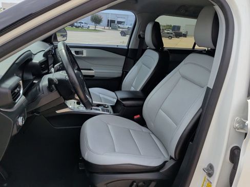 Used 2021 Ford Explorer XLT w/ Equipment Group 202A RWD image 12