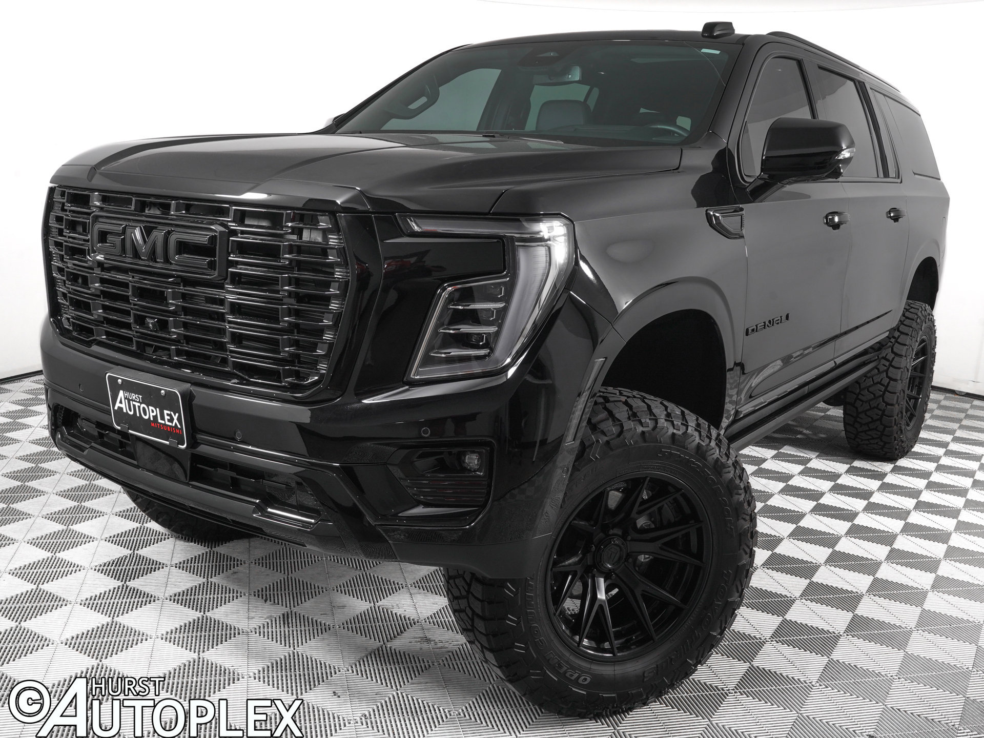 Used 2026 GMC Yukon XL Denali w/ Sun & Power Step Package AWD/4WD image 1