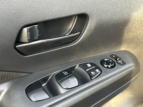 Used 2021 Nissan Kicks S image 18