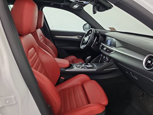 Used 2024 Alfa Romeo Stelvio Veloce AWD/4WD image 41