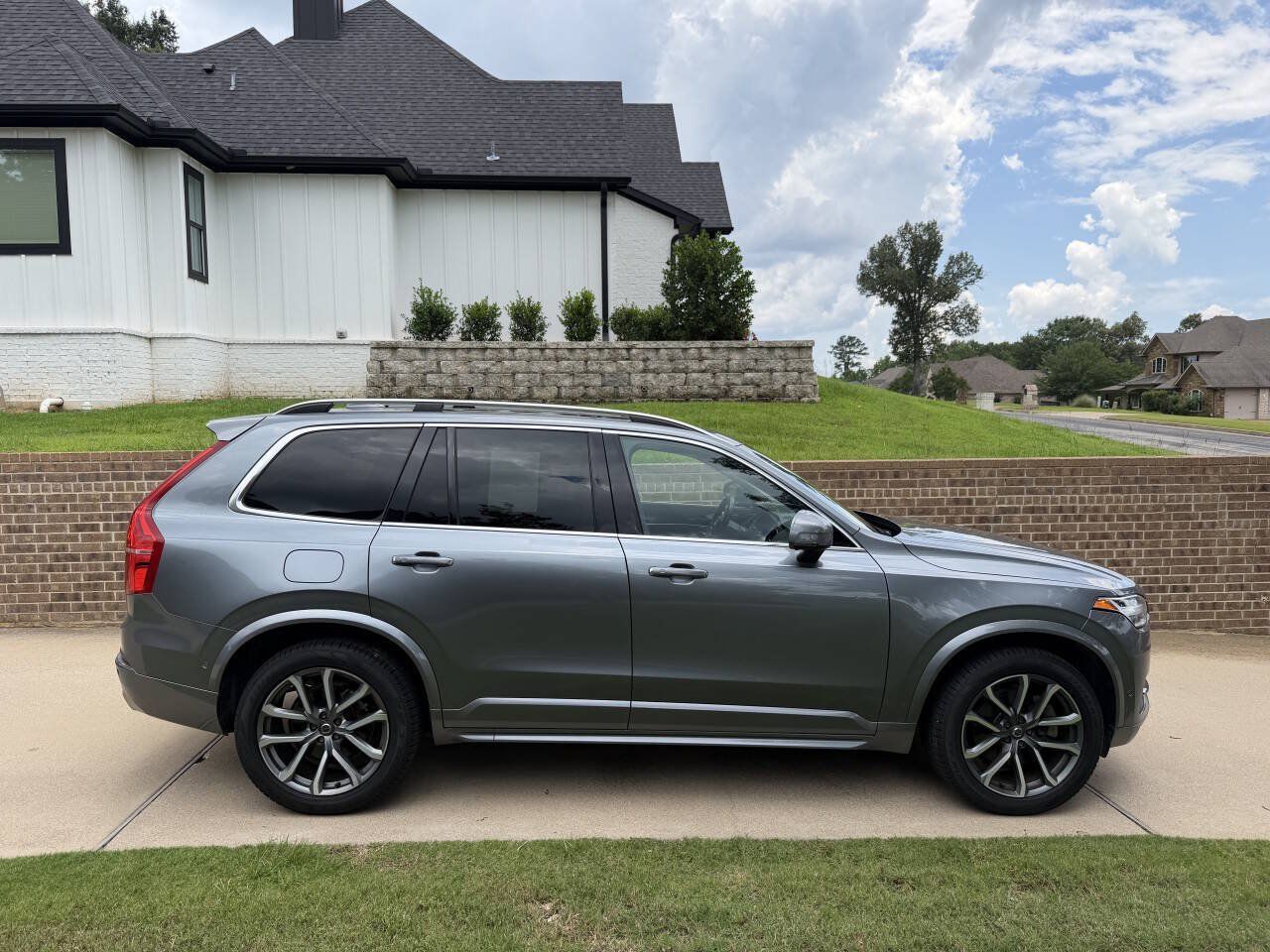 Used 2018 Volvo XC90 T6 Momentum w/ Convenience Package AWD/4WD image 18