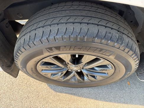 Used 2022 Lexus GX 460 Premium w/ Premium Package image 6