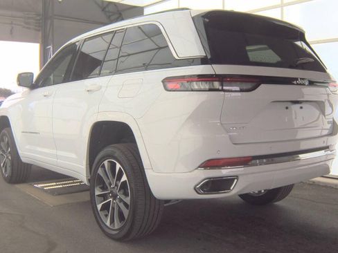 Used 2024 Jeep Grand Cherokee Overland AWD/4WD image 7