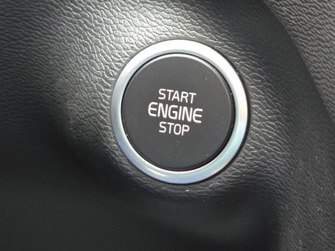 Used 2021 Volvo XC40 T5 Momentum w/ Premium Package image 20