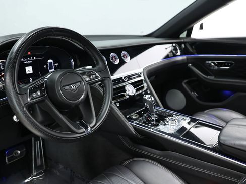 Used 2020 Bentley Flying Spur W12 image 2