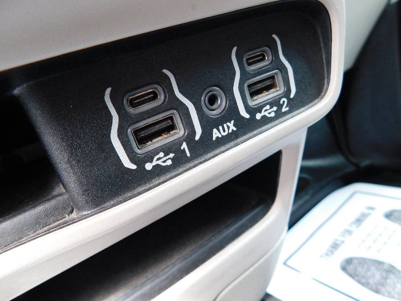 Used 2022 Chrysler Voyager LX FWD image 37