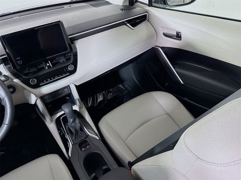 Certified 2024 Toyota Corolla Cross LE image 25