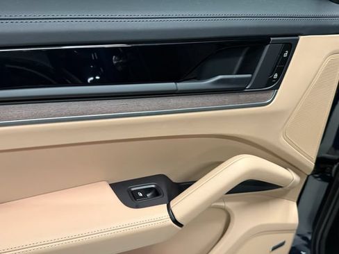 Certified 2026 Porsche Cayenne E-Hybrid AWD/4WD image 41